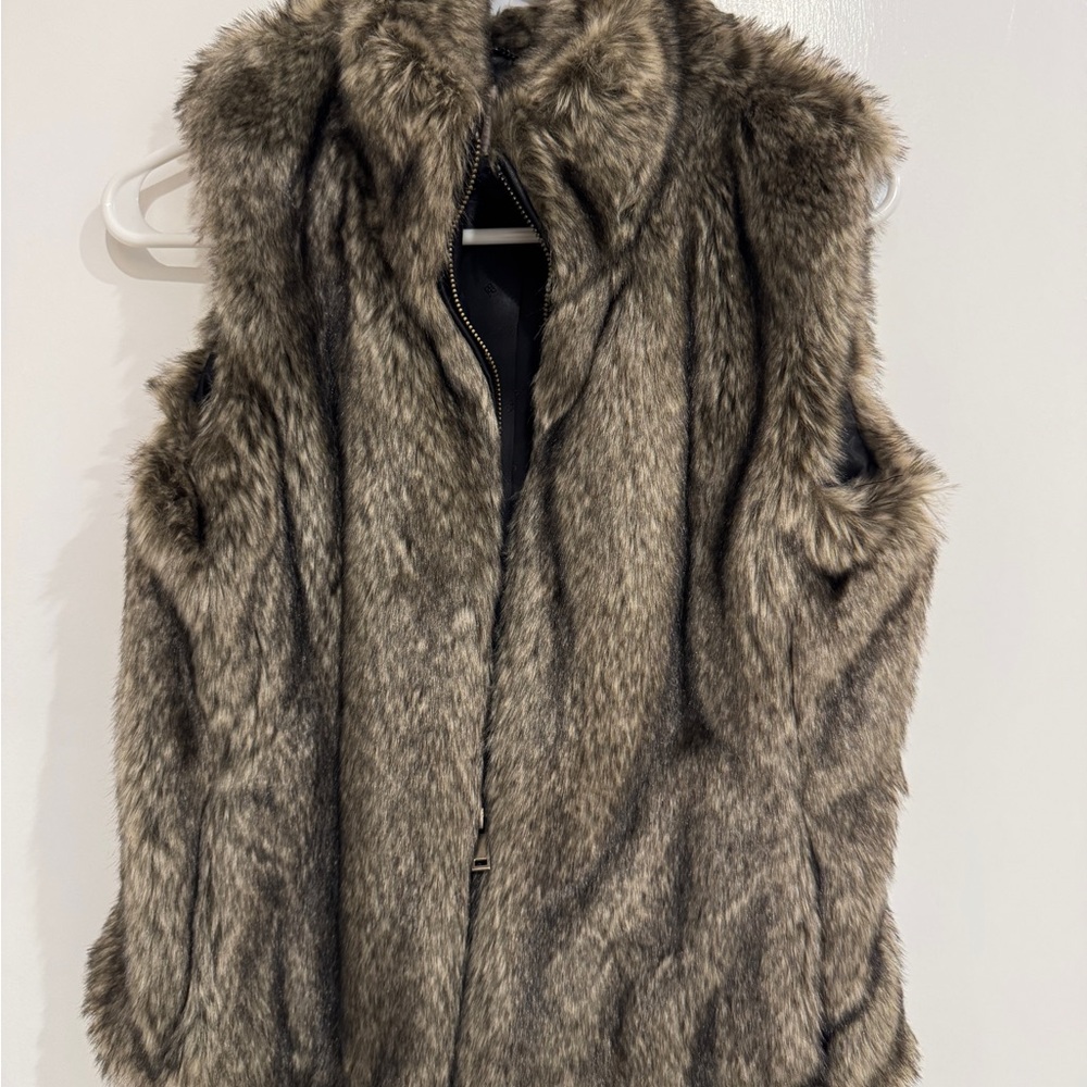 Pre-owned Banana Republic Faux Fur Vest